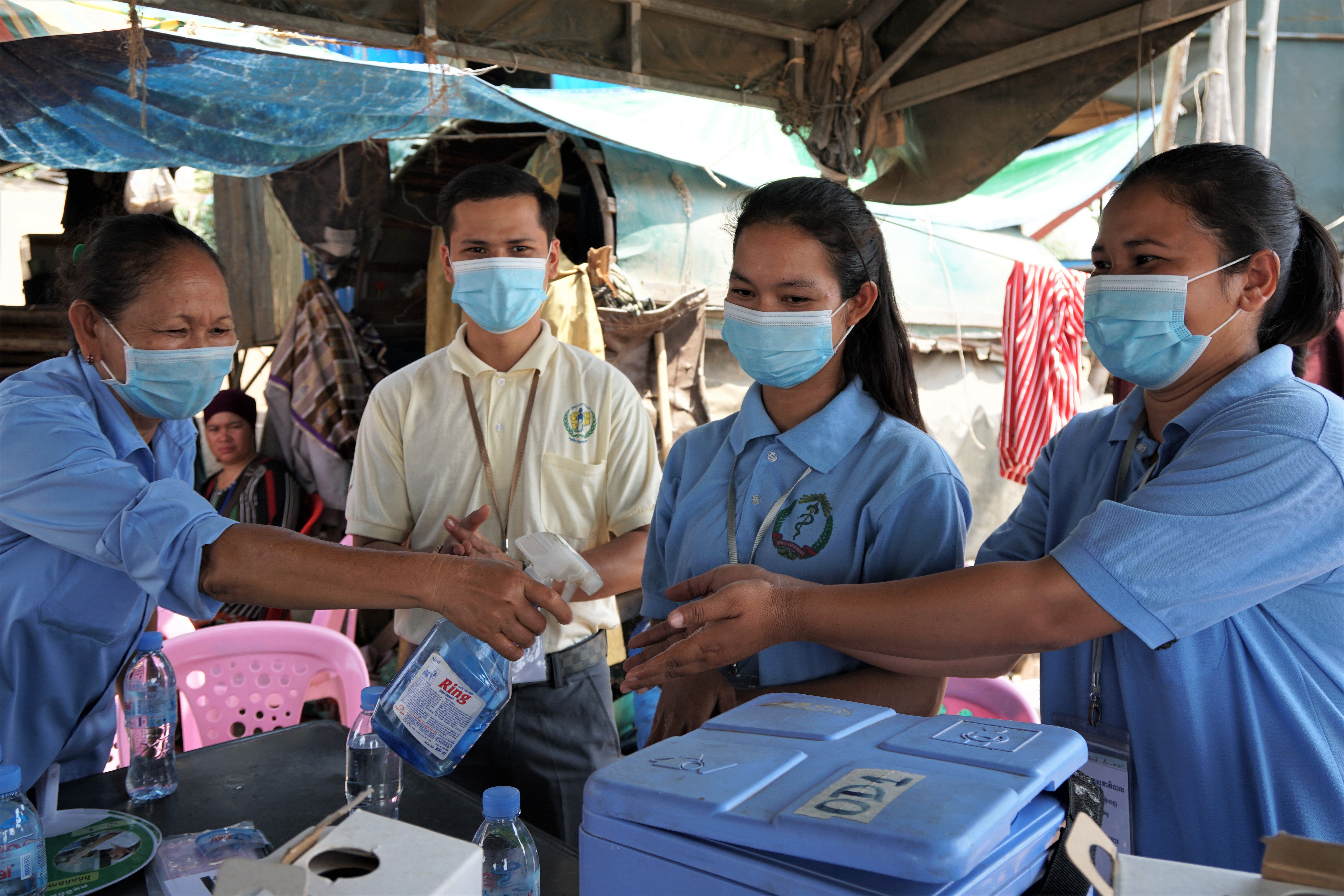 12052020-kh-alcohol-handwash-before-vaccination